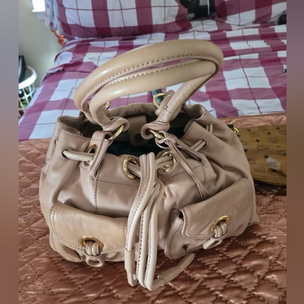 Woman's Shoulder Bag